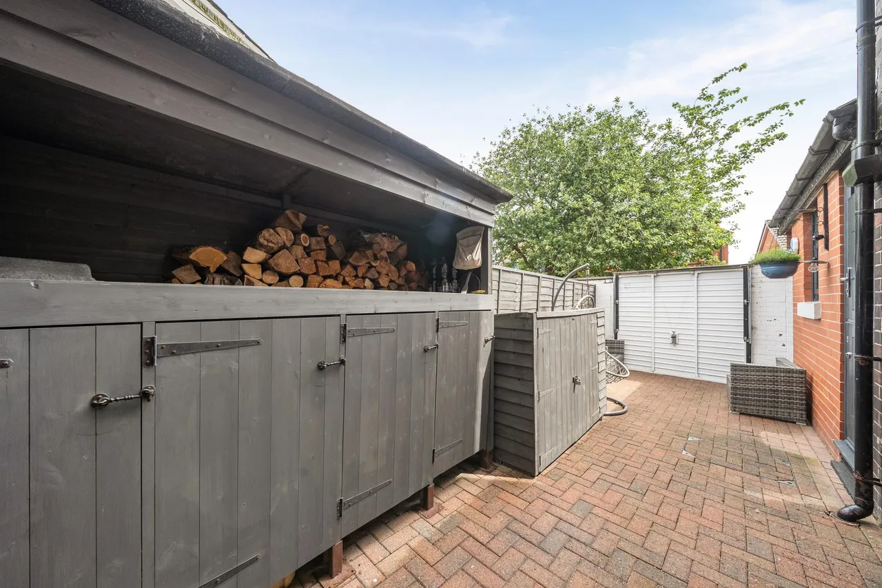 Turton Road, Bradshaw, BL2, photo 21