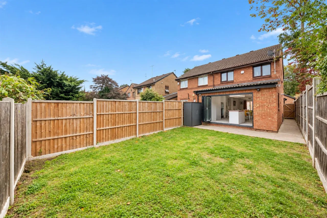 Greystoke Drive, Ruislip, photo 5
