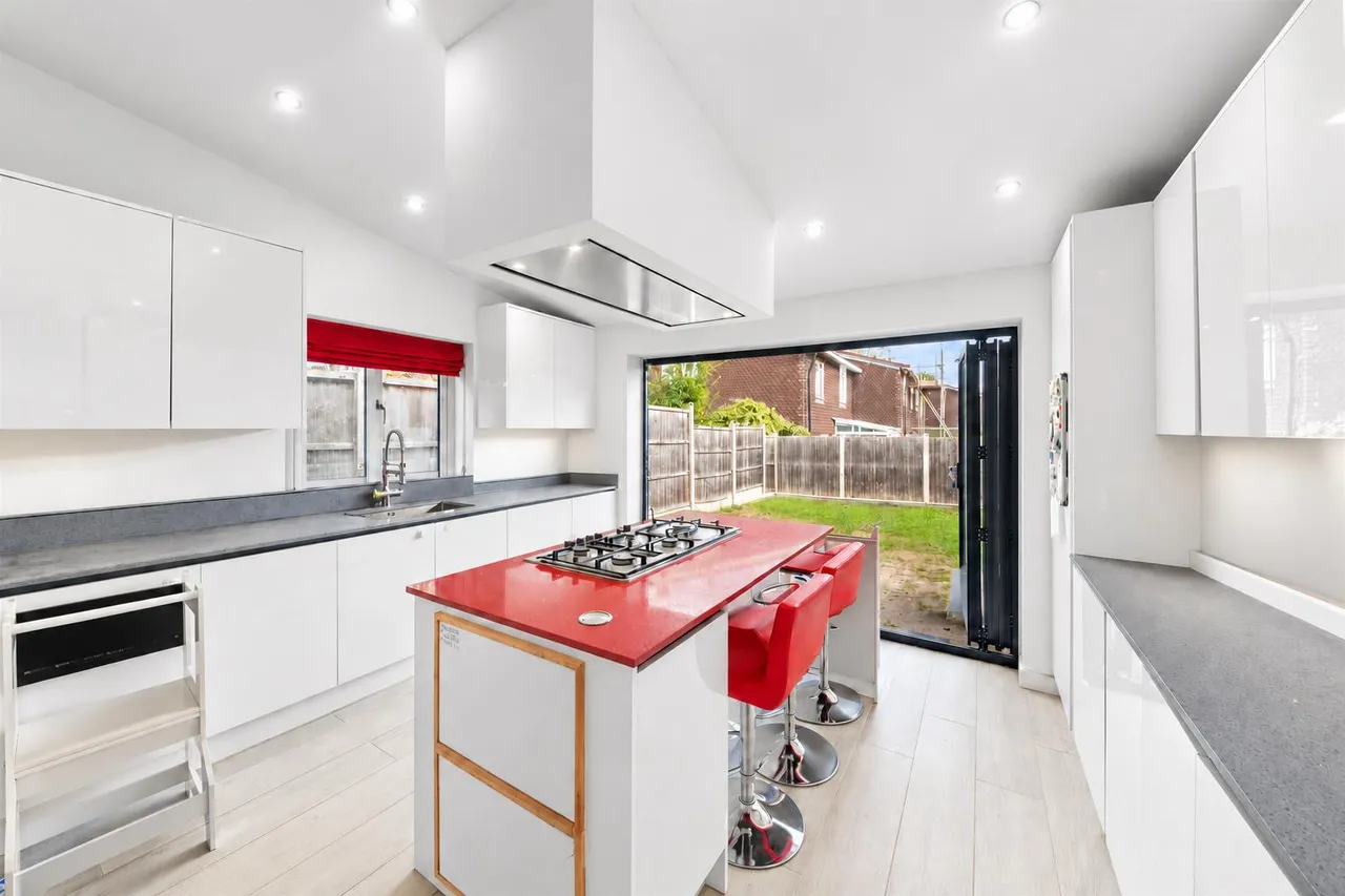 Greystoke Drive, Ruislip, photo 3