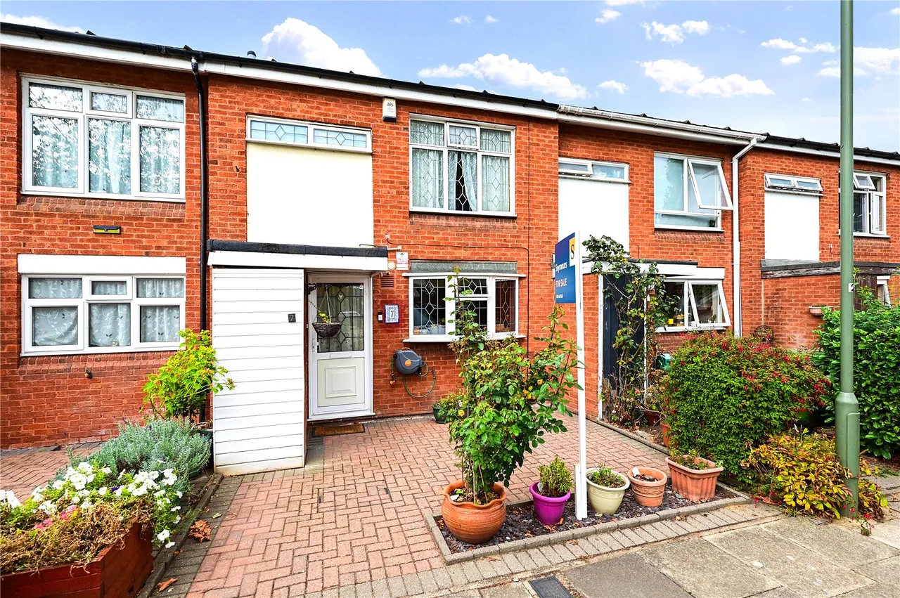 3 bed house for sale, Abbot Close, Laleham, TW18