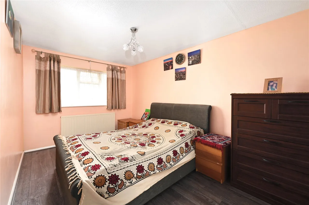 Abbot Close, Laleham, TW18, photo 11