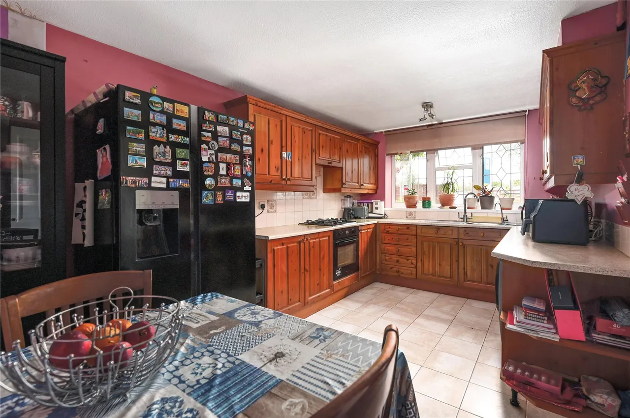 Abbot Close, Laleham, TW18, photo 8