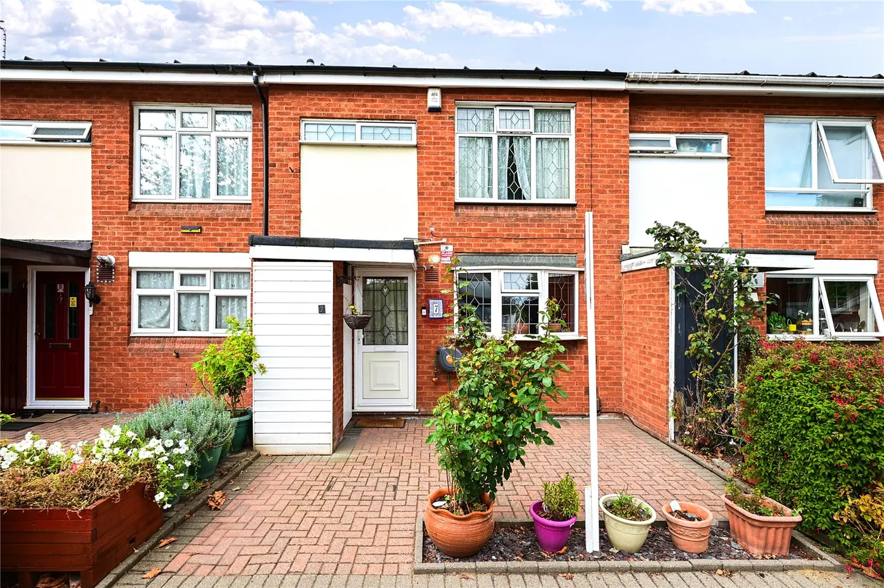 Abbot Close, Laleham, TW18, photo 12