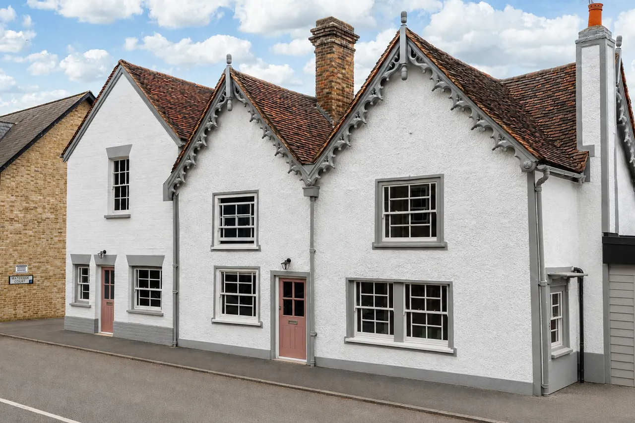 2 bed house for sale — Victoria Cottages, Star Street, Ware, SG12 7AA