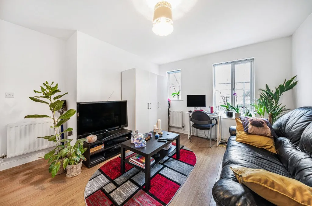 2 bed flat for sale — Blakes Road, London, SE15