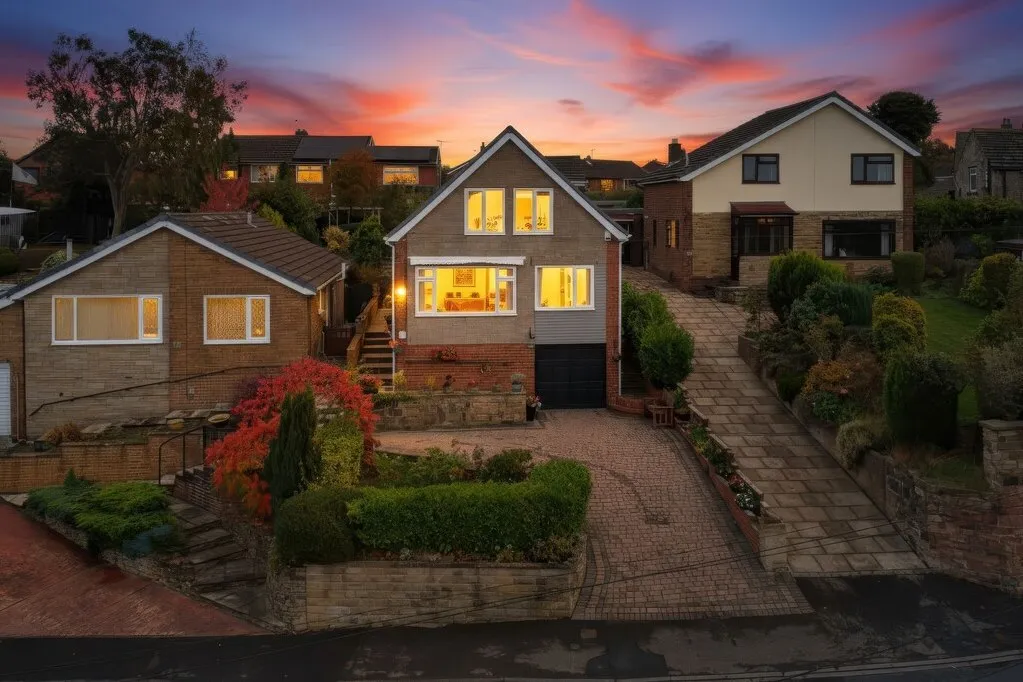 3 bed house for sale, Upper Batley Lane, Birstall, WF17
