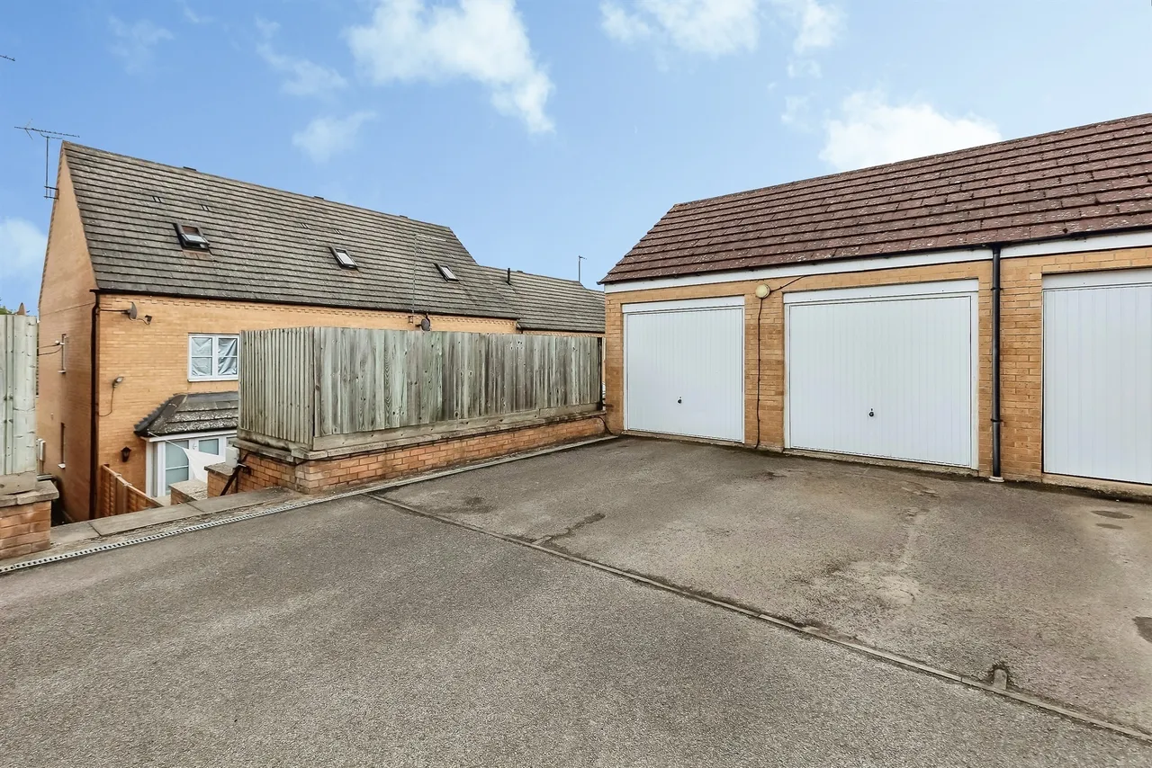 School Lane, Higham Ferrers, NN10, photo 20