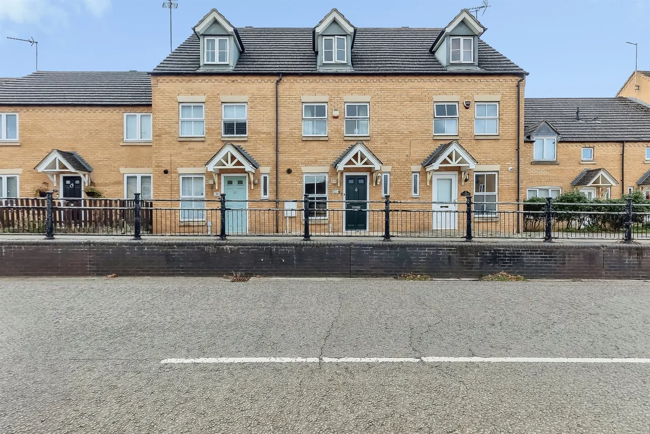 School Lane, Higham Ferrers, NN10, photo 2