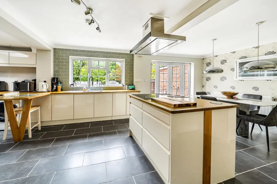 Lovells Close, Lightwater, GU18, photo 9