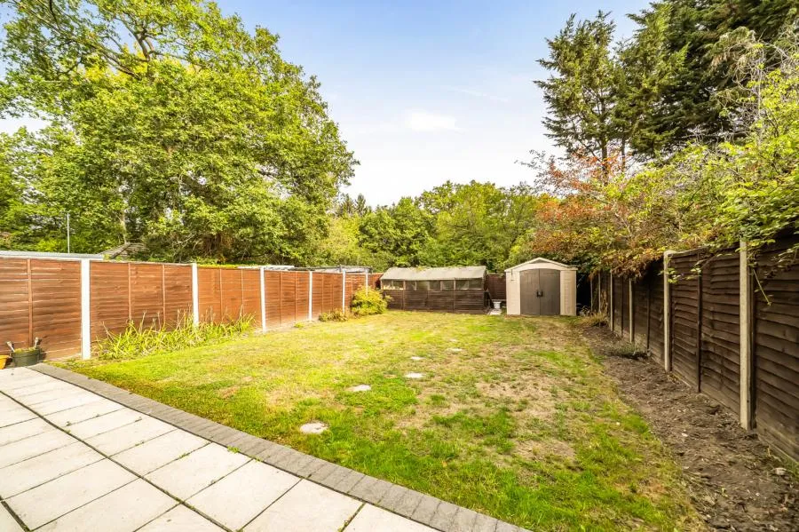Lovells Close, Lightwater, GU18, photo 19