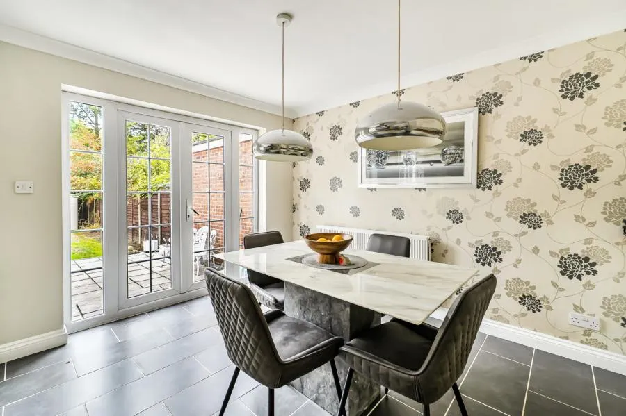 Lovells Close, Lightwater, GU18, photo 4