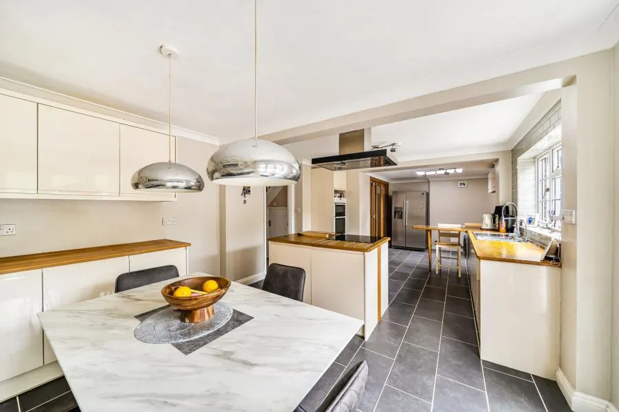 Lovells Close, Lightwater, GU18, photo 8