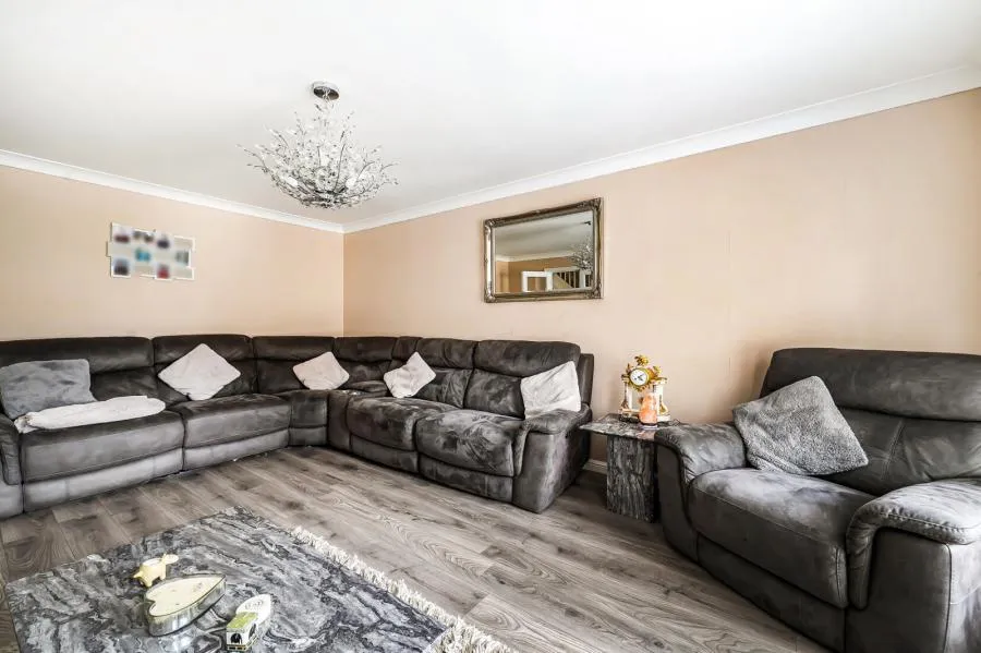 Lovells Close, Lightwater, GU18, photo 3
