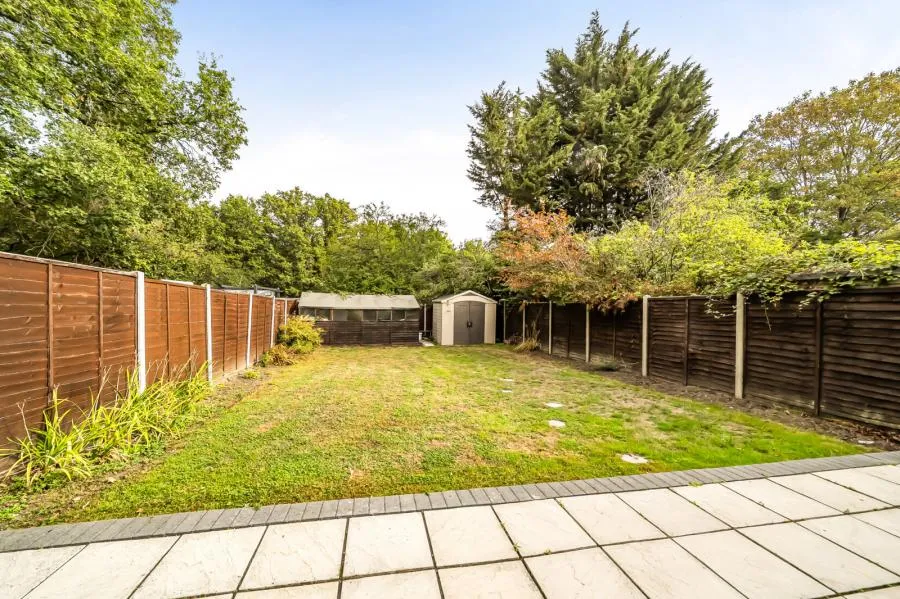 Lovells Close, Lightwater, GU18, photo 18