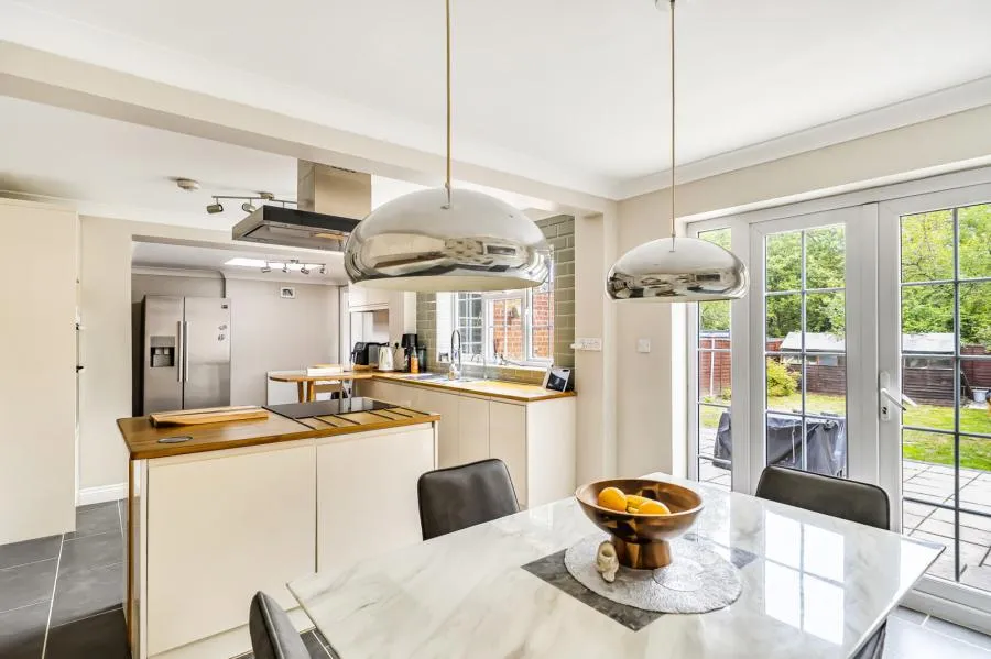 Lovells Close, Lightwater, GU18, photo 7