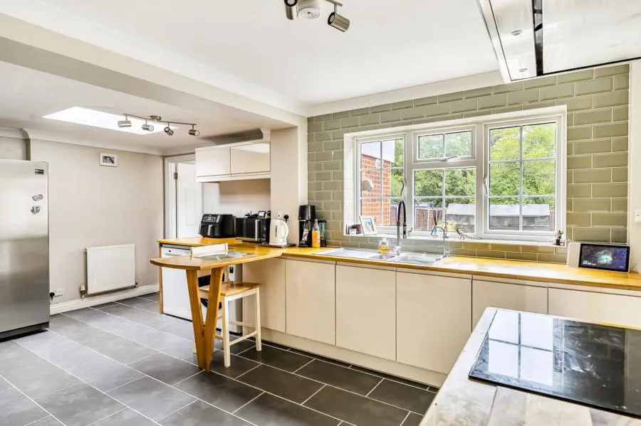 Lovells Close, Lightwater, GU18, photo 10