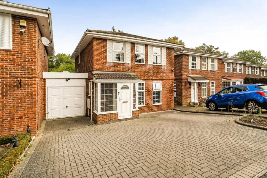 Lovells Close, Lightwater, GU18, photo 20