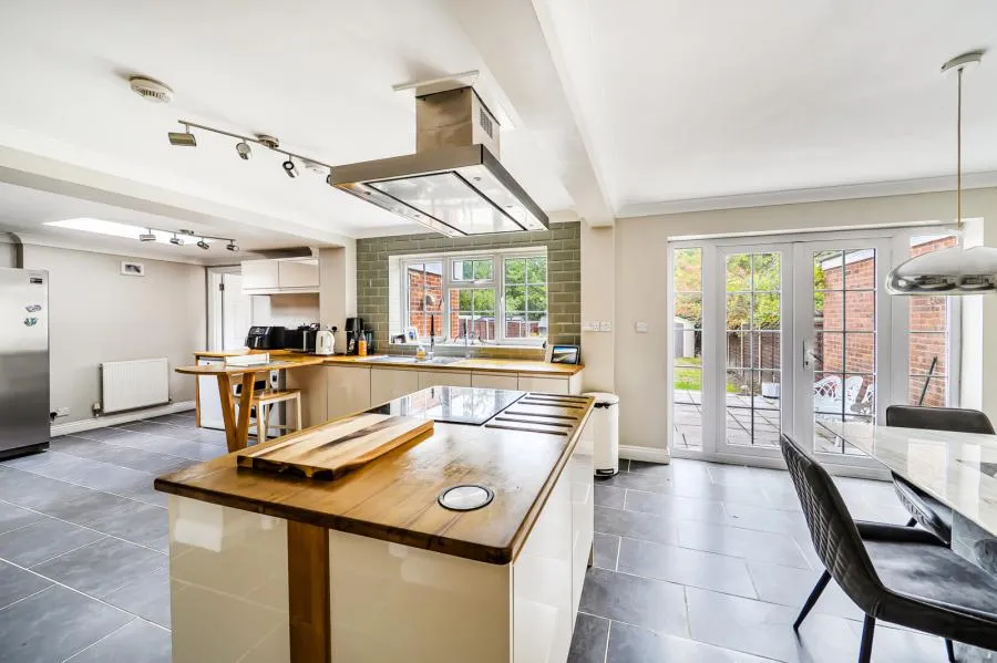 Lovells Close, Lightwater, GU18, photo 11