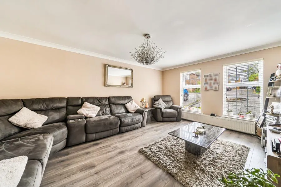 Lovells Close, Lightwater, GU18, photo 2