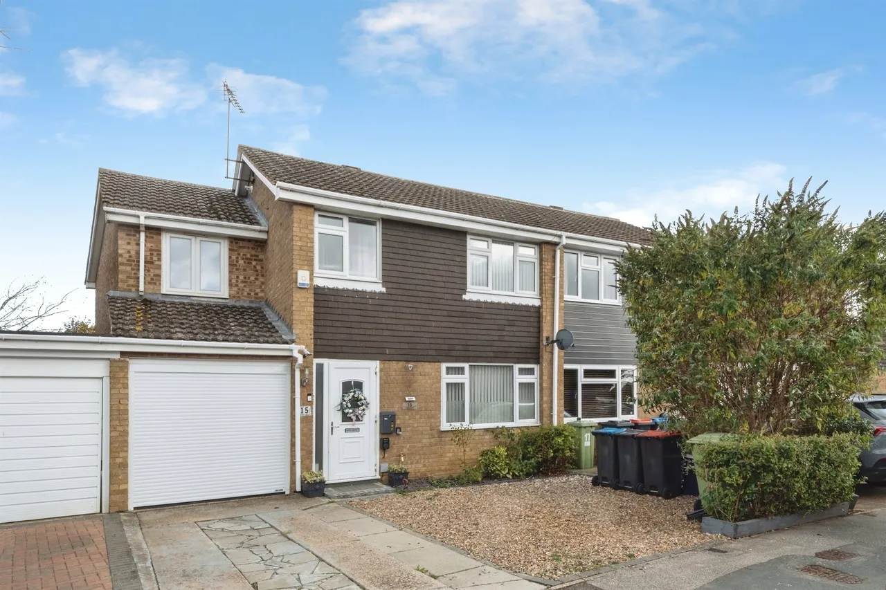 5 bed house for sale, Byron Drive, Newport Pagnell, MK16