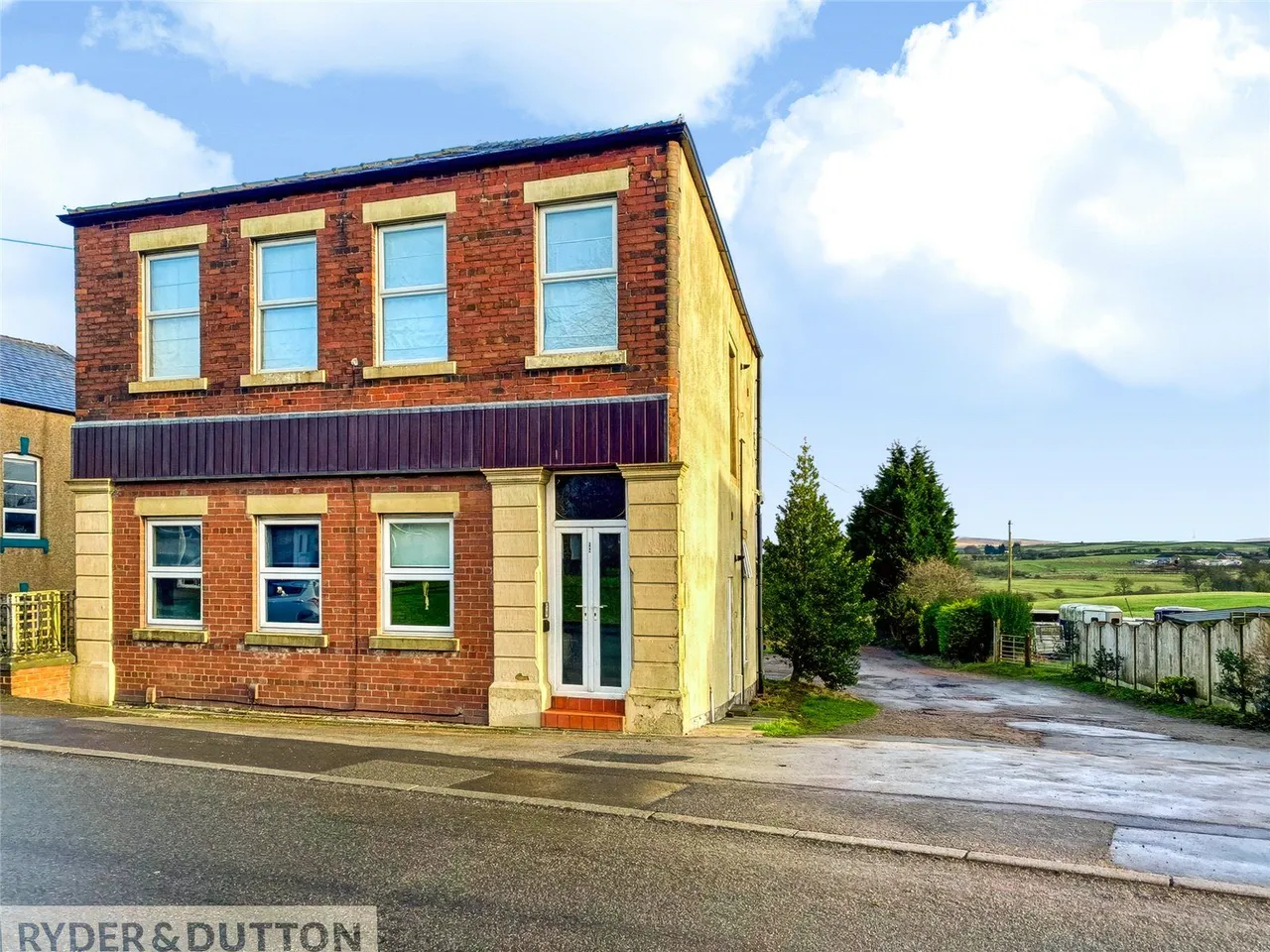 4 bed house for sale, Castleton Road, Thornham, OL2