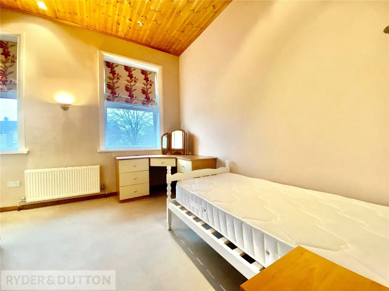 Castleton Road, Thornham, OL2, photo 9