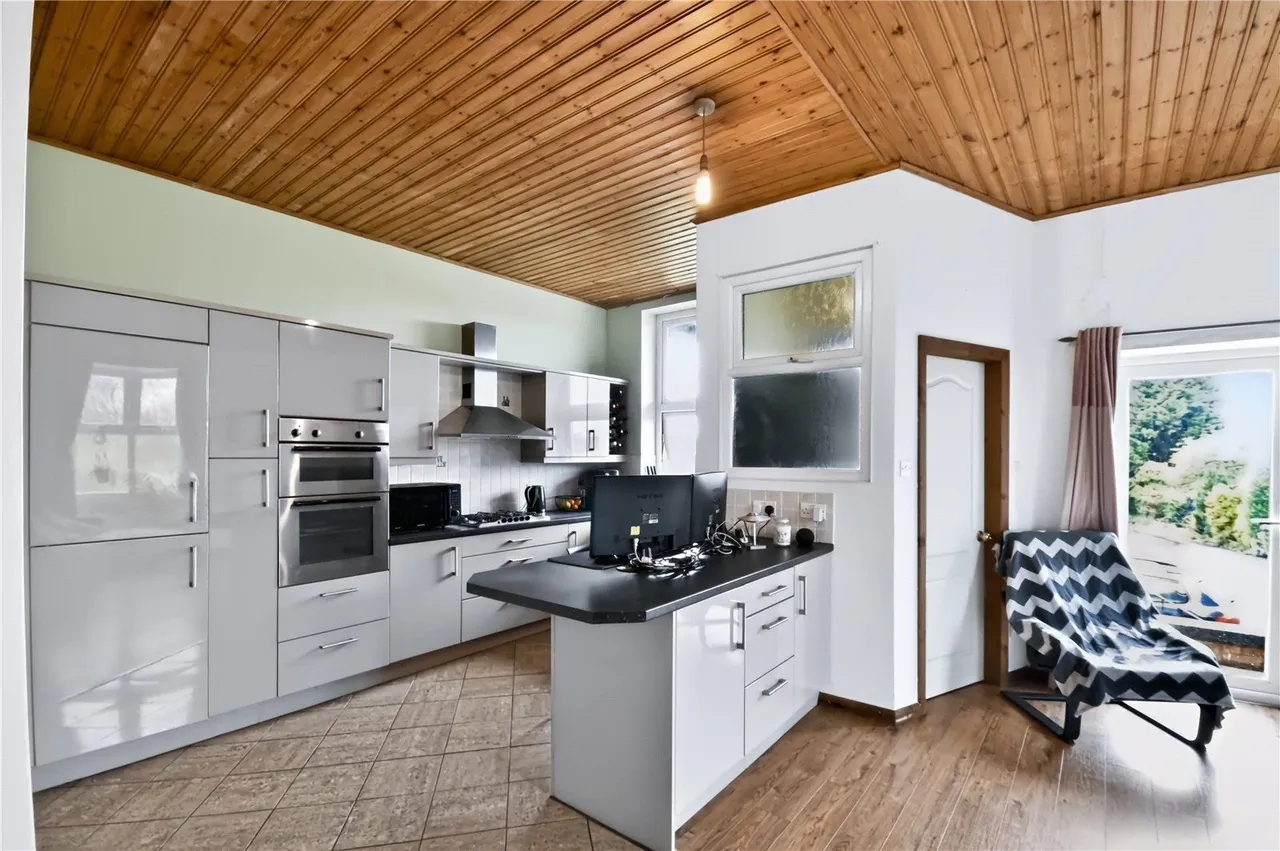 Castleton Road, Thornham, OL2, photo 13