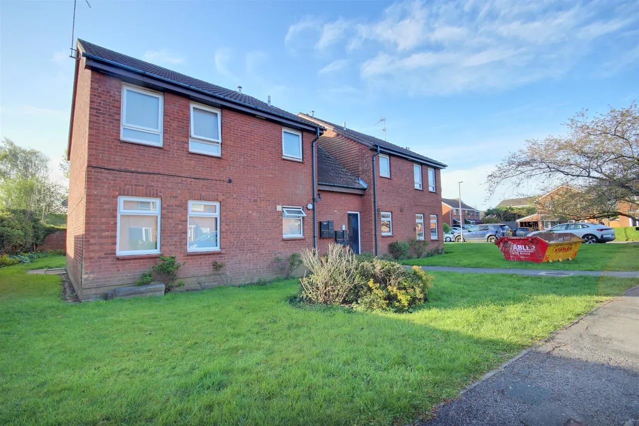 1 bed flat for sale — Thurlow Avenue, Beverley