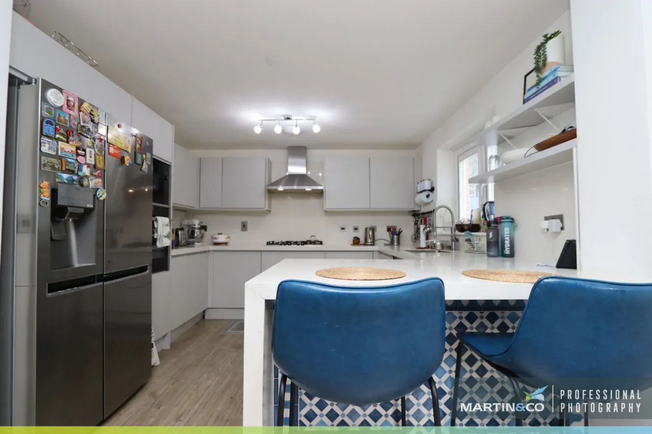 George Crescent, St Edeyrns, photo 11