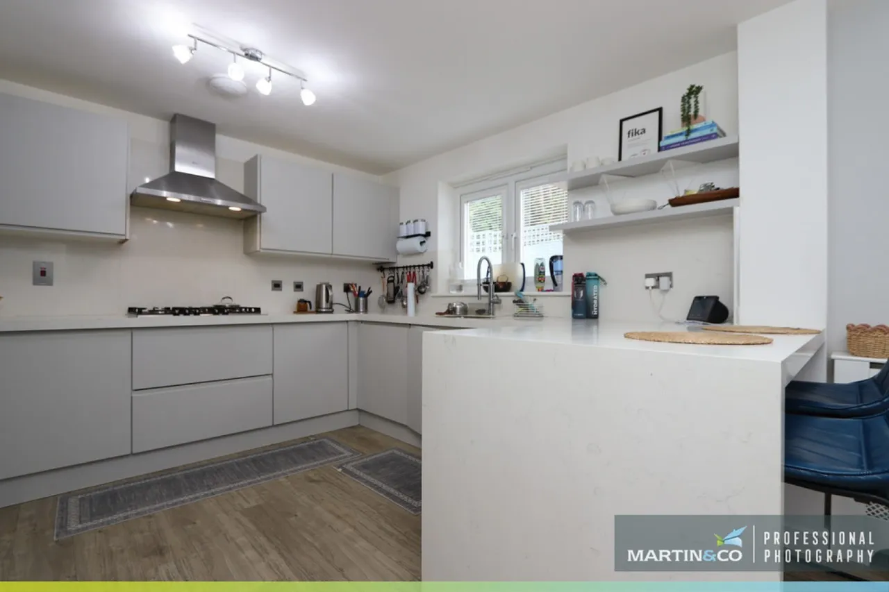 George Crescent, St Edeyrns, photo 12
