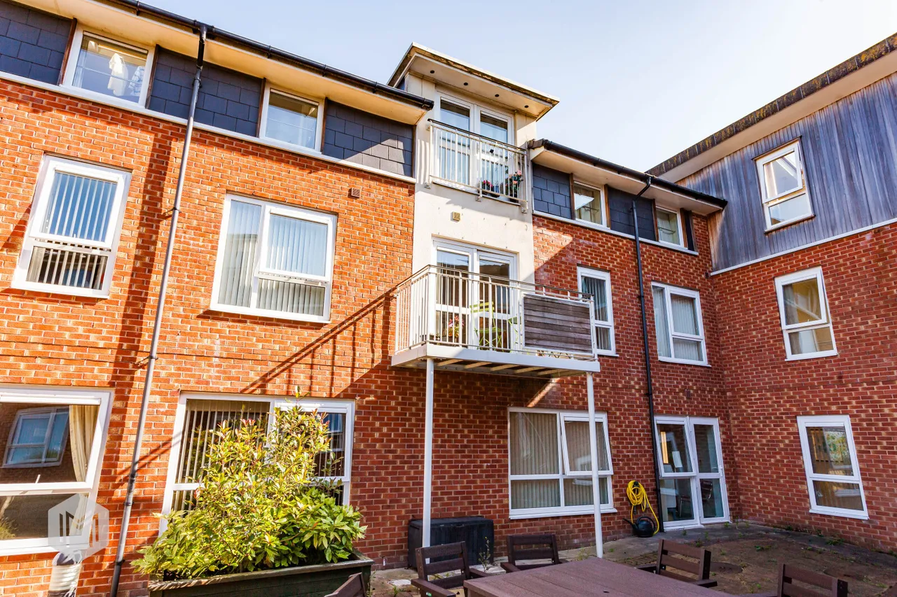 Manor Gardens Hough Fold Way, Bolton, BL2 3DR, photo 4