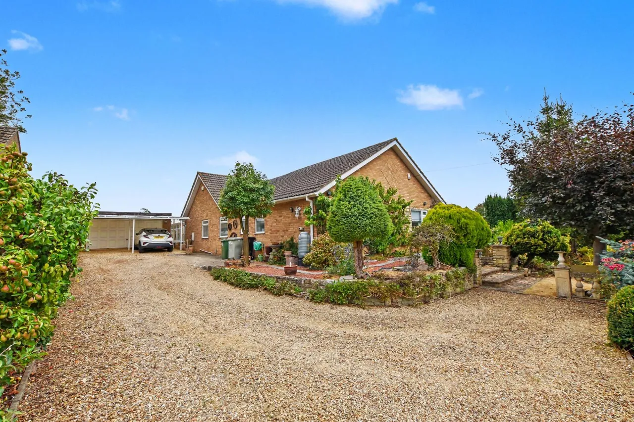 4 bed house for sale, Bourne Road, Essendine, PE9