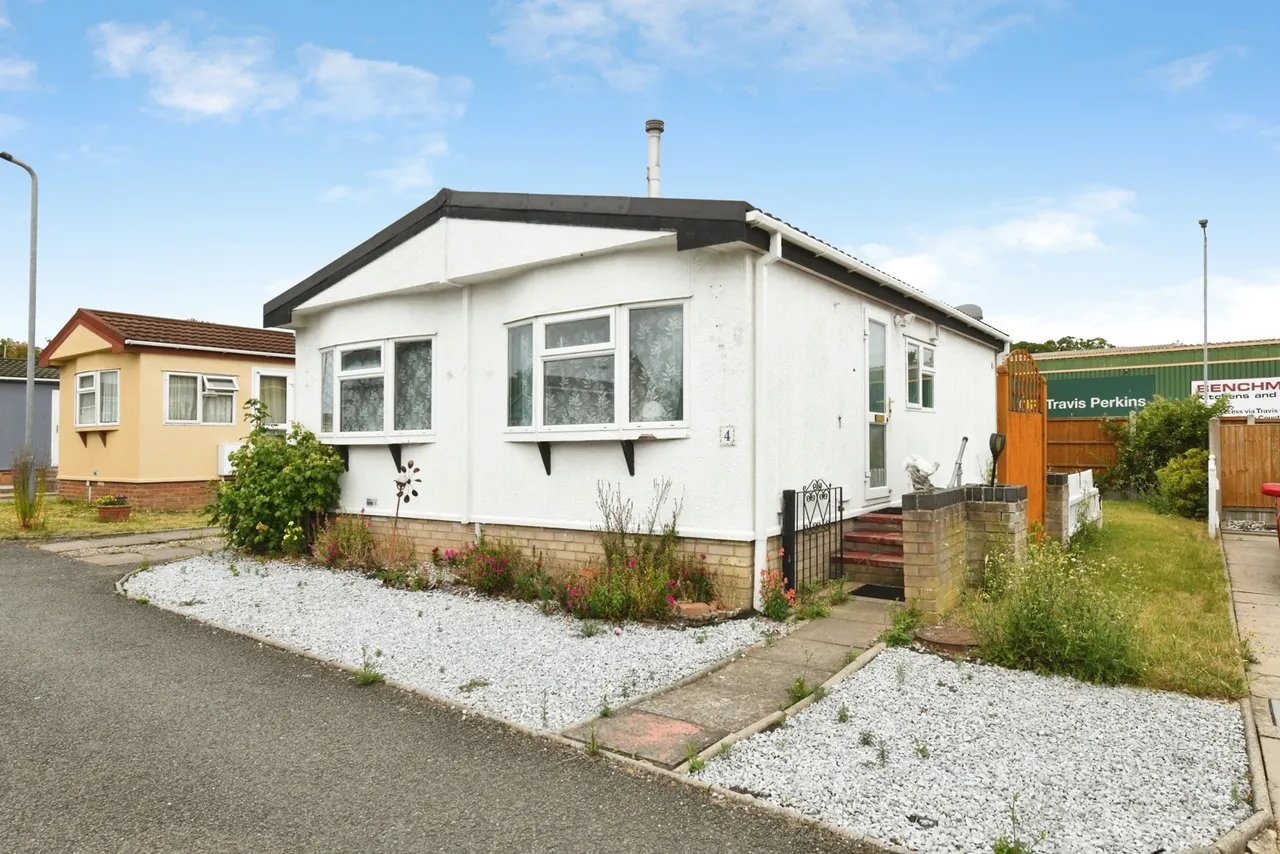 2 bed mobile home for sale — Grange Farm Park, Whitehall Road, Colchester, Essex, CO2