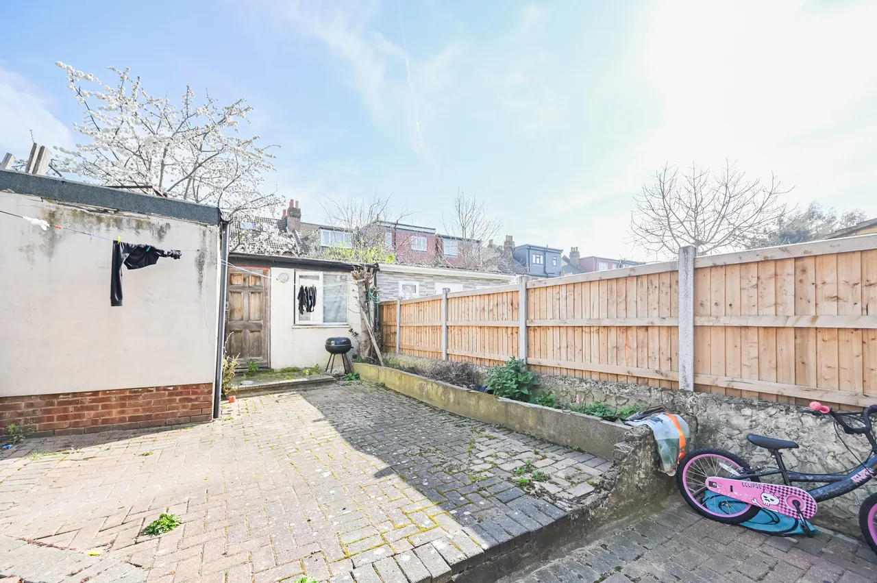 62 Salcombe Road, London, photo 4