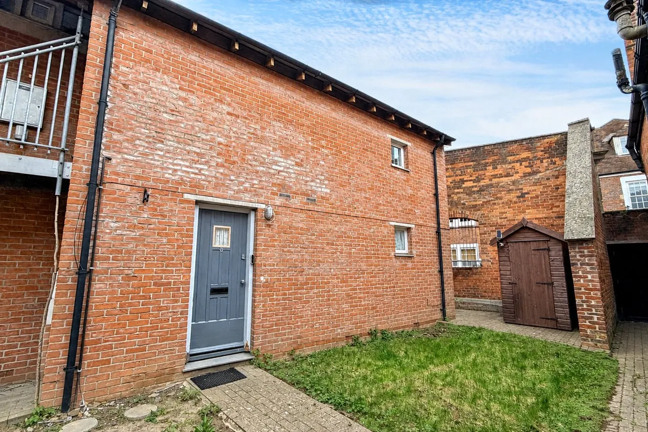 1 bed flat for sale, Church Street