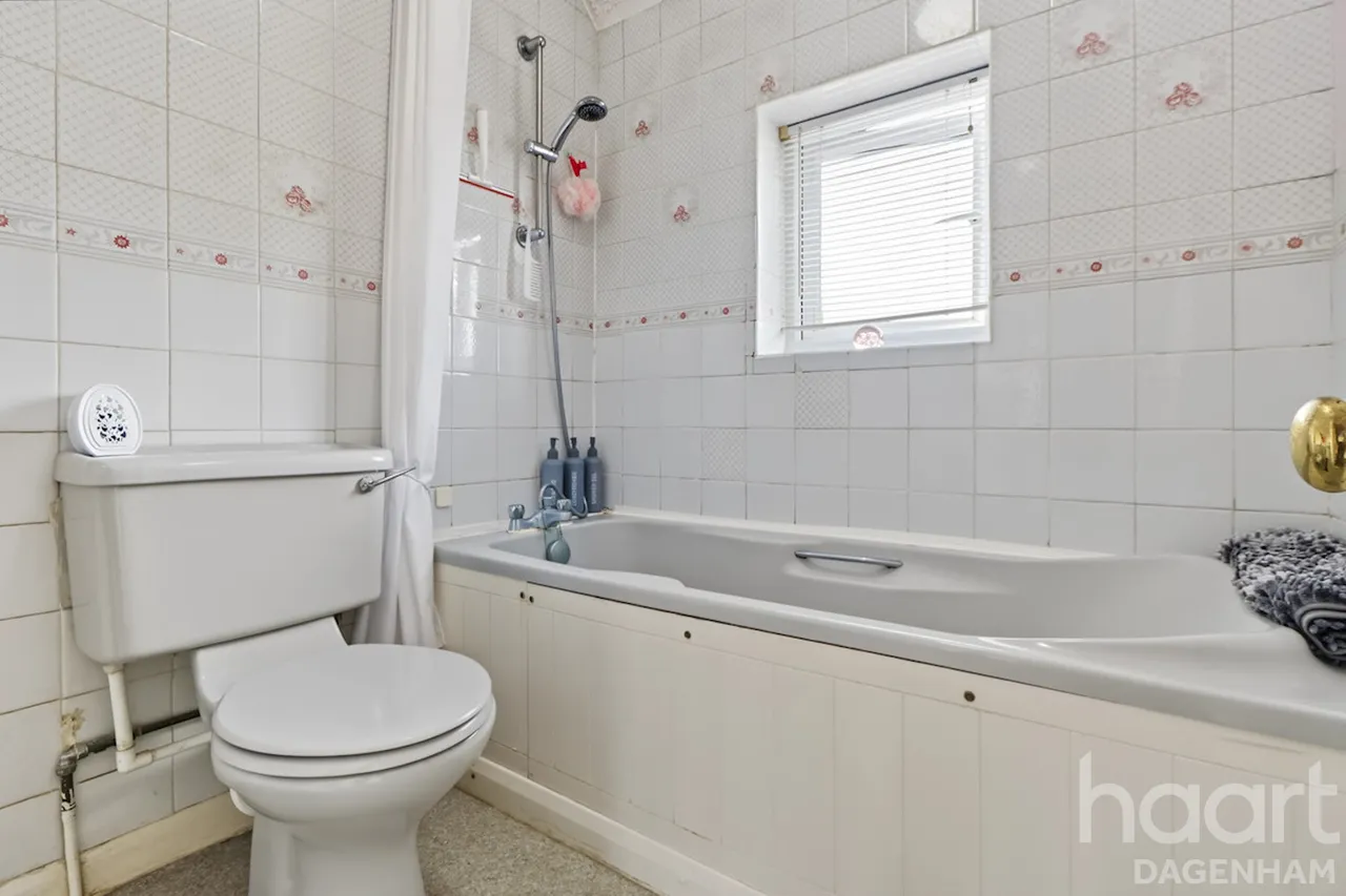 Bosworth Road, Dagenham, RM10, photo 14