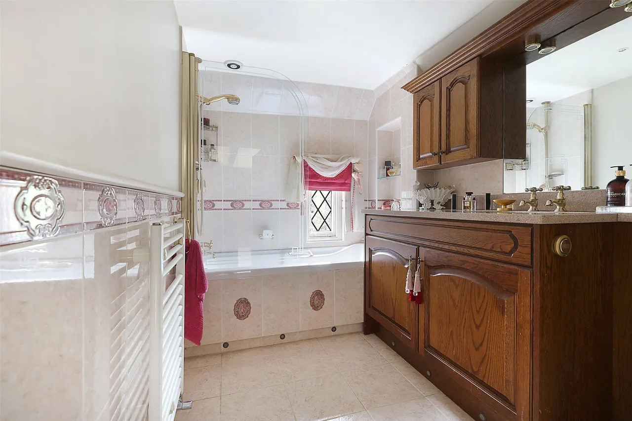 Troy Lane, Edenbridge, TN8, photo 13