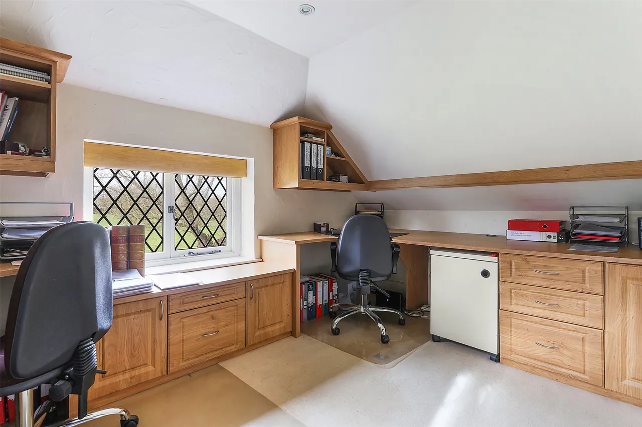 Troy Lane, Edenbridge, TN8, photo 17