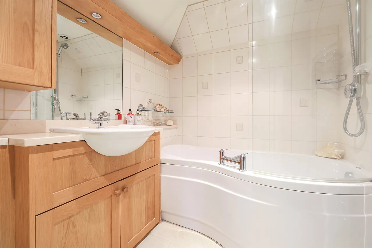 Troy Lane, Edenbridge, TN8, photo 18