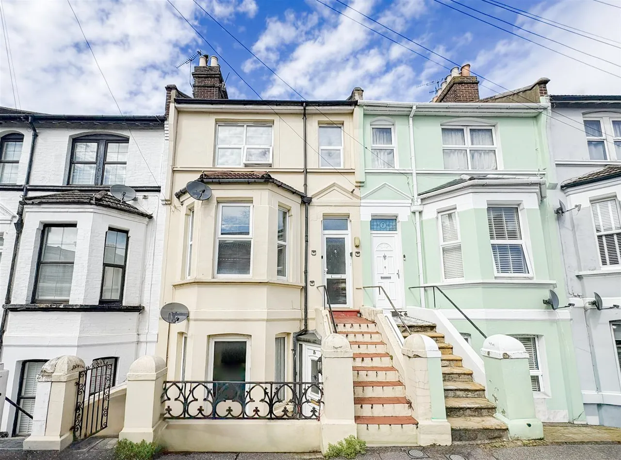 3 bed flat to rent, Perth Road, St. Leonards-On-Sea, TN37