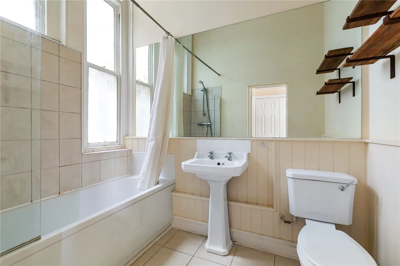 Adelaide Road, London, E10, photo 7