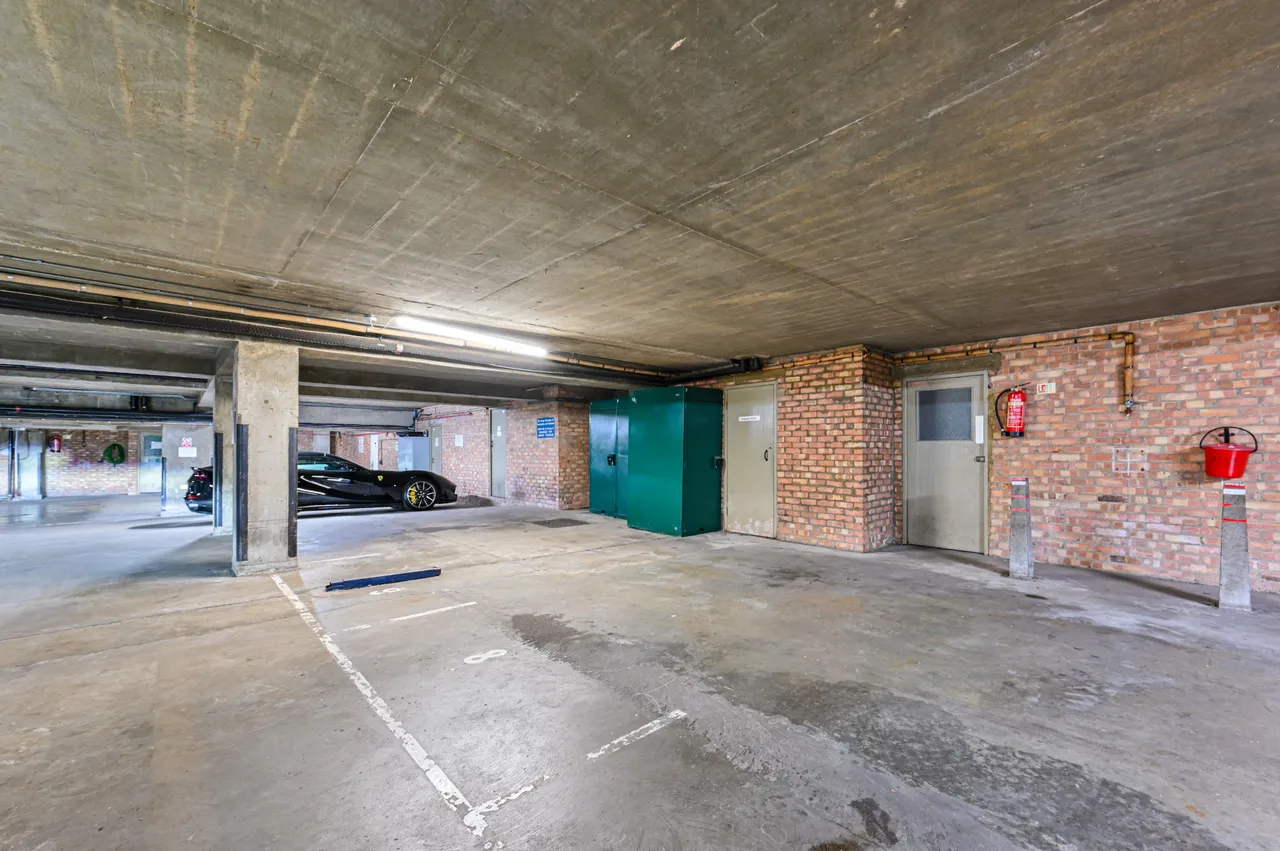 garage for sale — Garage, 8 Beatrix House
