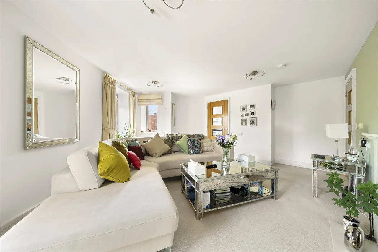 Oatlands Avenue, Weybridge, KT13, photo 3