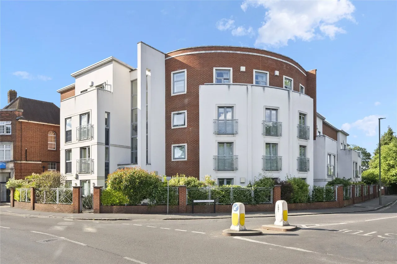 2 bed flat for sale, Oatlands Avenue, Weybridge, KT13