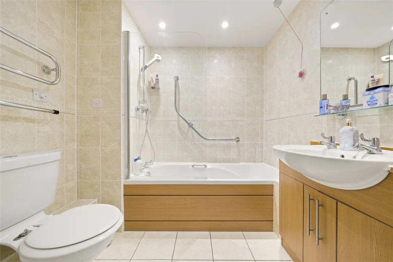 Oatlands Avenue, Weybridge, KT13, photo 9