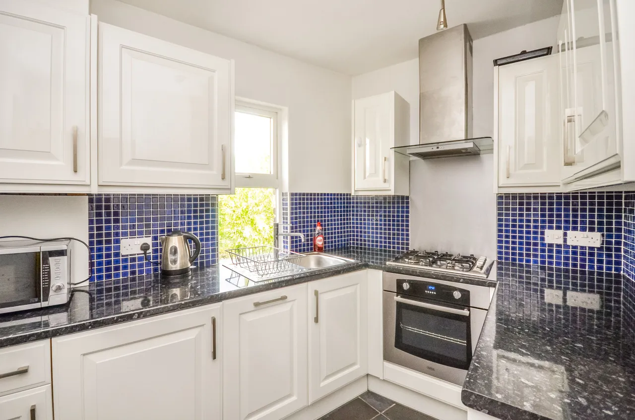 184c Drayton Park, London, photo 4