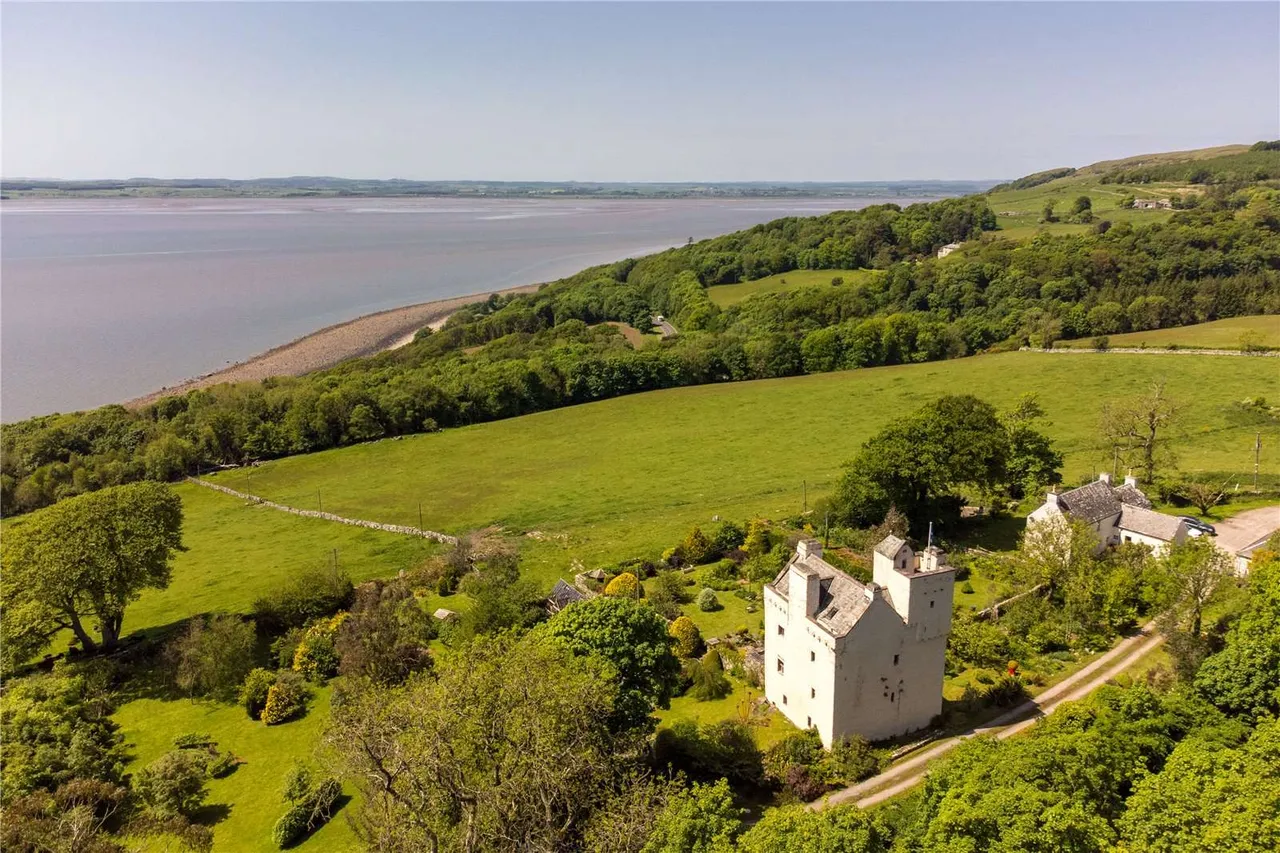 4 bed castle / chateaux for sale — Barholm Castle, Gatehouse of Fleet, Castle Douglas, Kirkcudbrightshire, DG7 2EZ