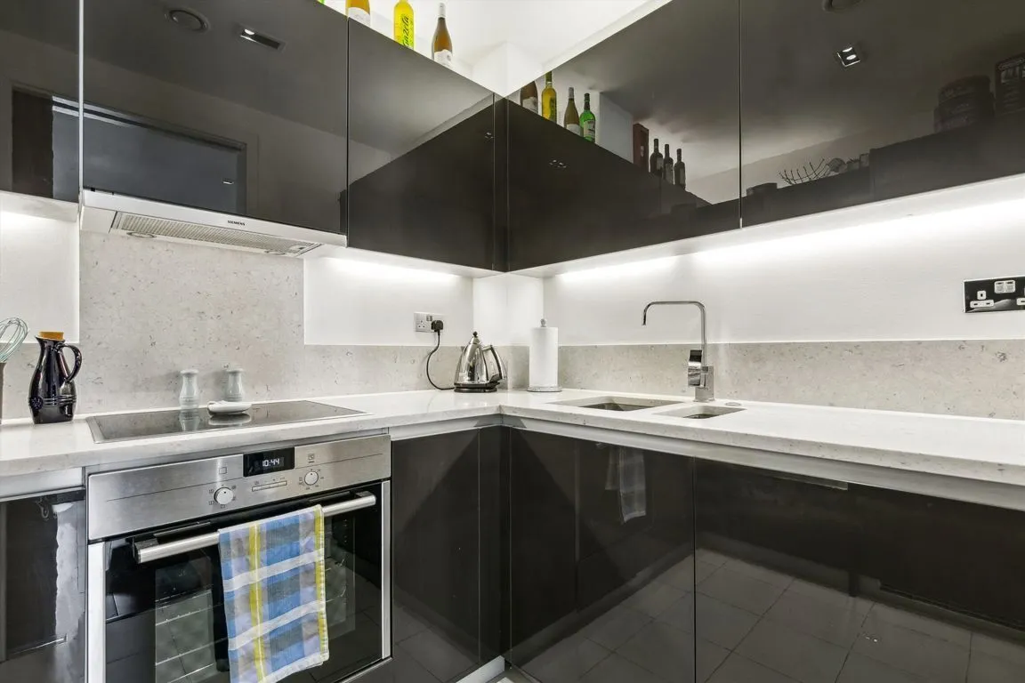 Longfield Avenue, W5, photo 3