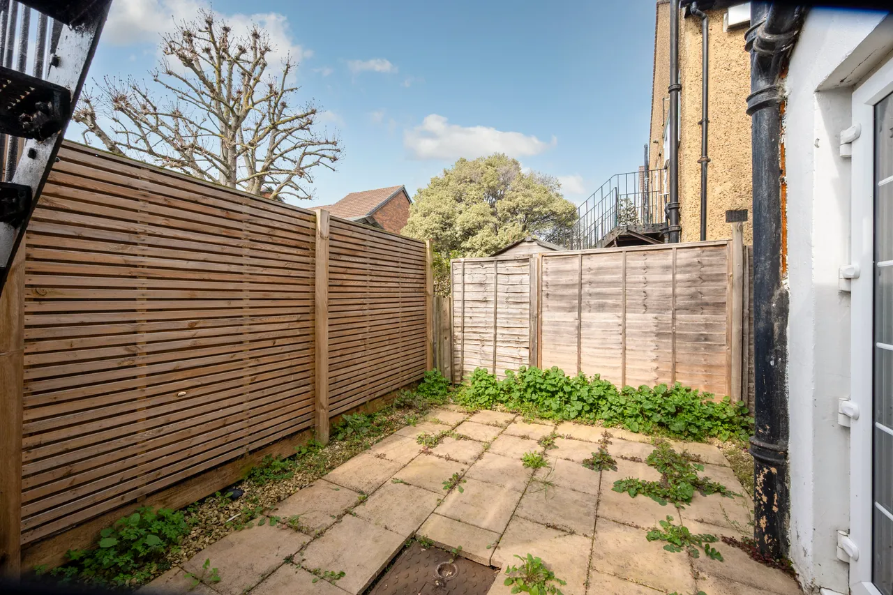 69 Kimble Road, London, photo 9