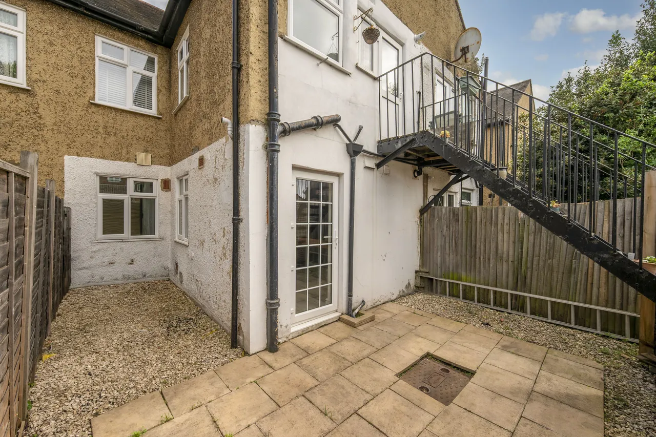 69 Kimble Road, London, photo 8